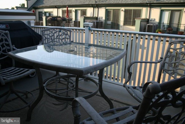 Foto del edificio - 2731 Linden Ln