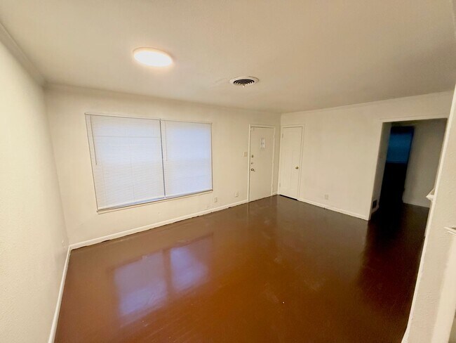 Foto del edificio - AVAILABLE SOON! *MORE PHOTOS COMING SOON*