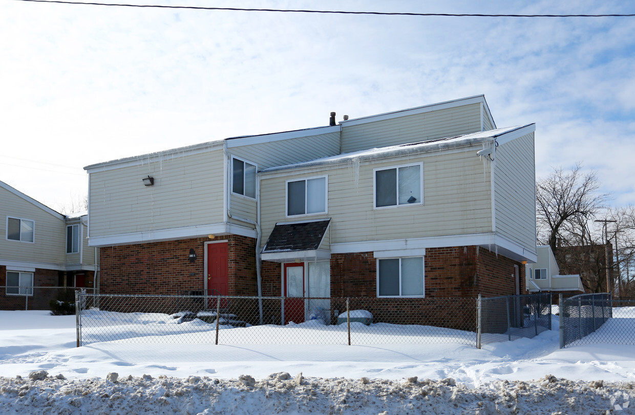 Building Photo - Kenmore Commons Townhomes