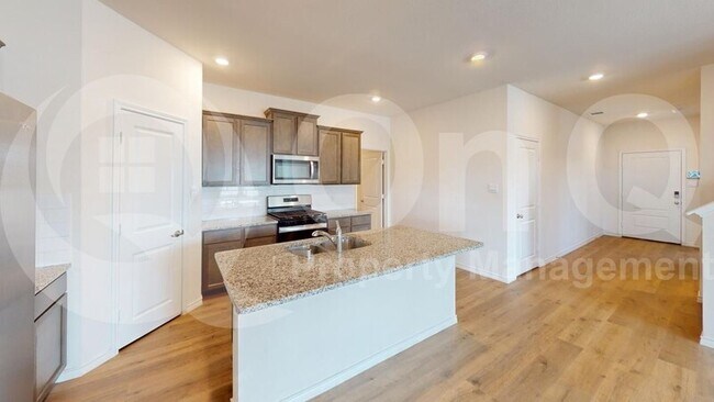 Foto del edificio - 617 Summit Pass Ln