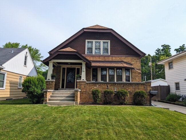 Exterior - 820 W Glendale Ave