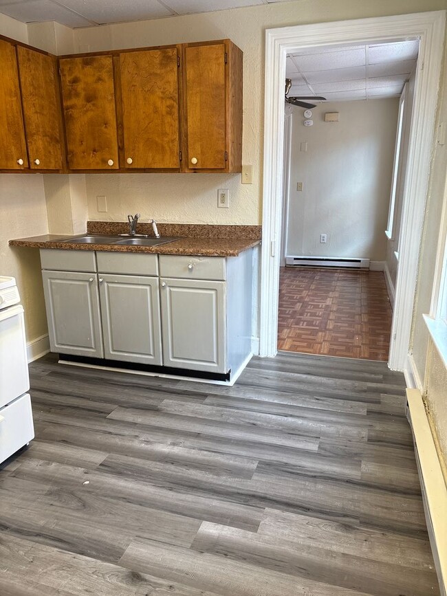 Building Photo - Video in Photos! Downtown 3 Bedroom with p...