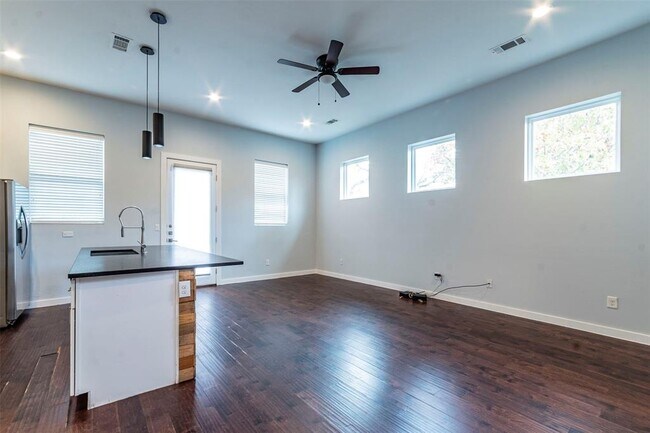 Foto del edificio - 6405 Chesterfield Ave