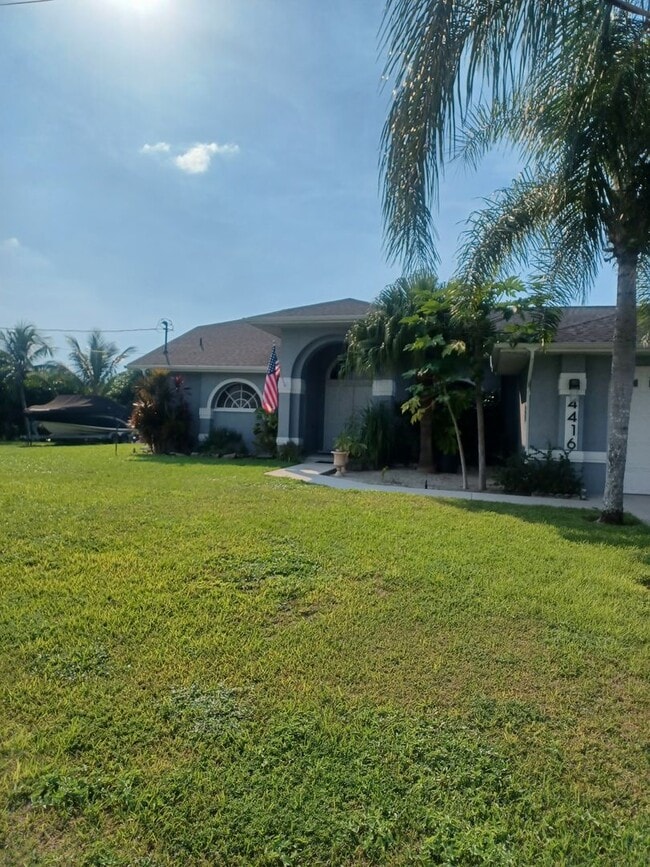 Building Photo - 4416 SW 24th Ave