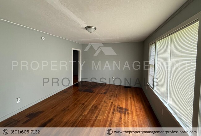 Foto del edificio - 348 Colonial Dr