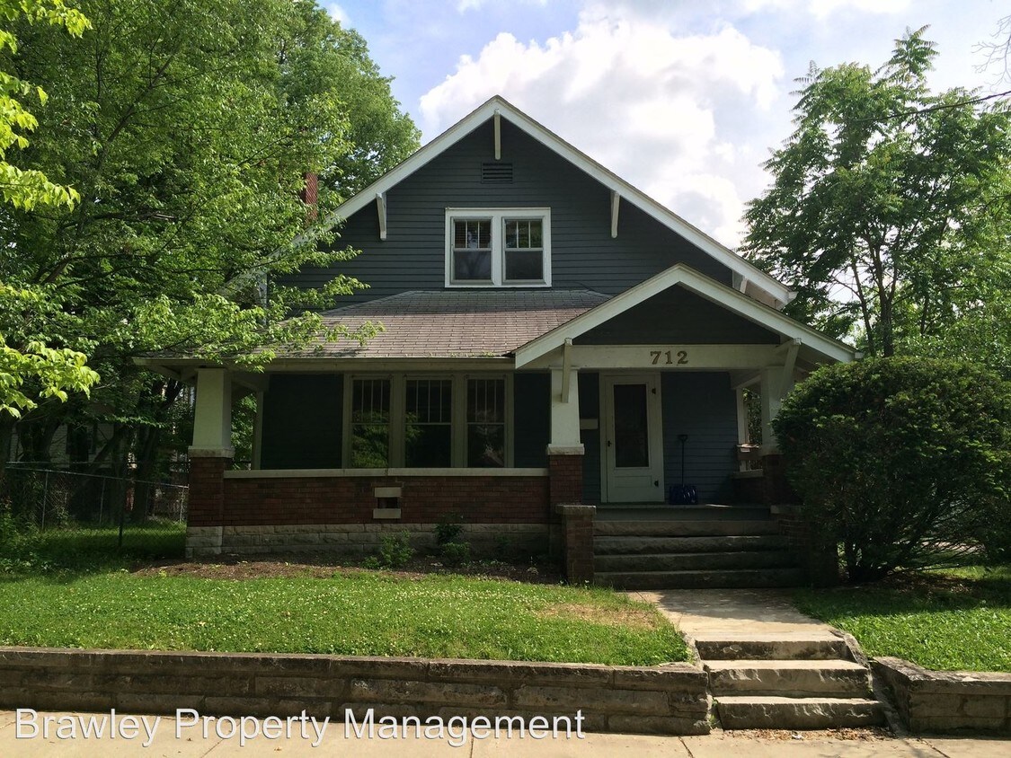 Foto principal - 712 E Cottage Grove Ave