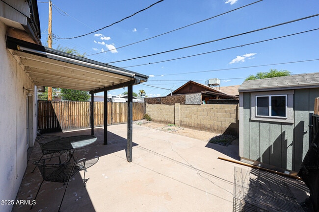 Building Photo - 1614 E Roma Ave