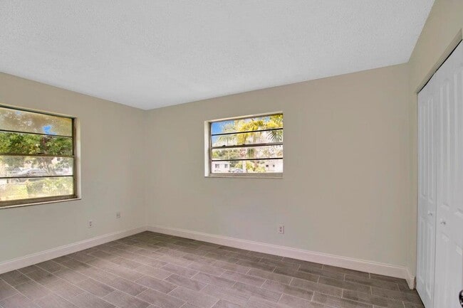 Building Photo - 3060 Martin Ave