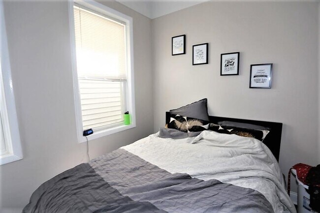 Foto del edificio - 3 bedroom in Chicago IL 60625
