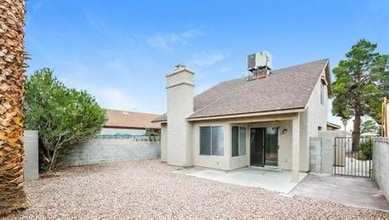 Building Photo - 2388 Valley Dr