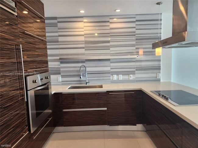 Building Photo - 2 br, 2.5 bath Condo - 1100 Biscayne Blvd ...