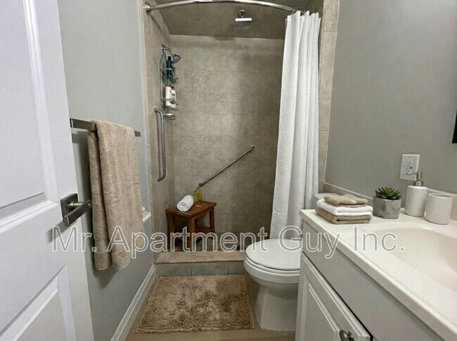 Photo du bâtiment - 45 Paisley Blvd W