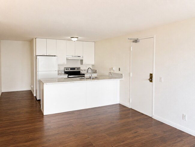 Foto del edificio - 8332 Regents Rd