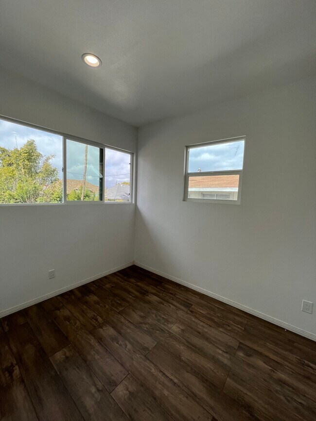 Building Photo - 555 North La Cadena Drive, Unit 1