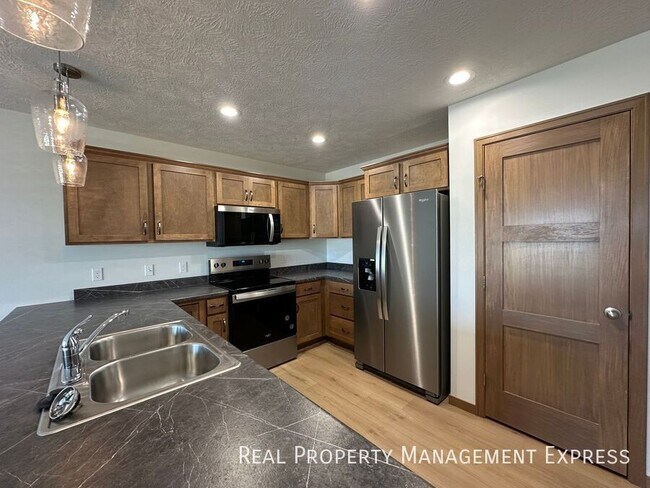 Foto del edificio - Modern 3 Bedroom 2.5 Bathroom Townhome