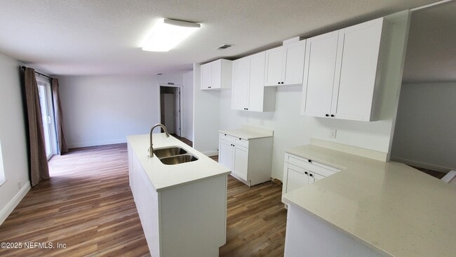 Building Photo - 1718 Wright Ave