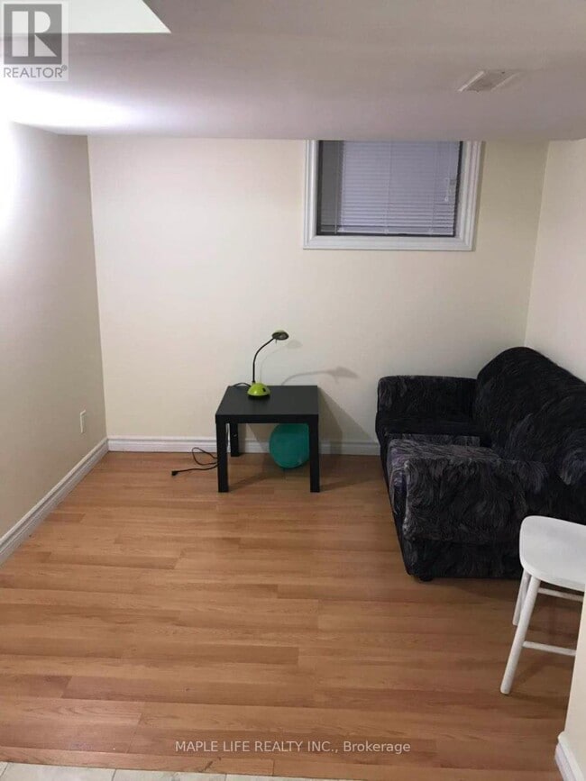 Building Photo - 235 Oakwood Ave