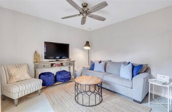 Building Photo - 850 Mallery St