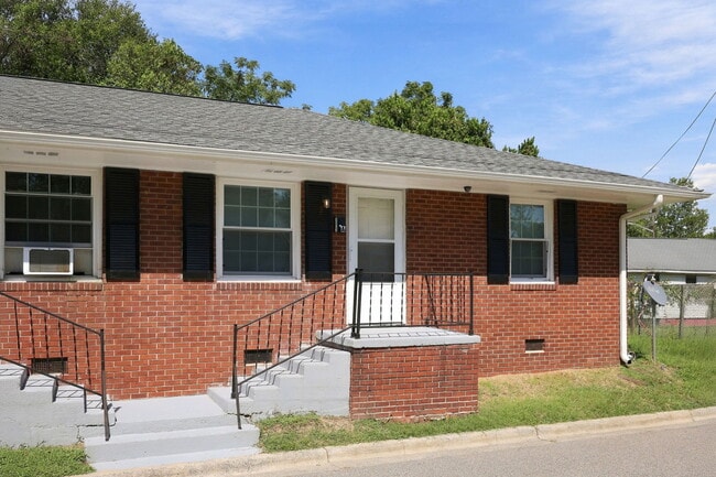 Photo - 1002 W 6th St (Greenville, NC) Townhome