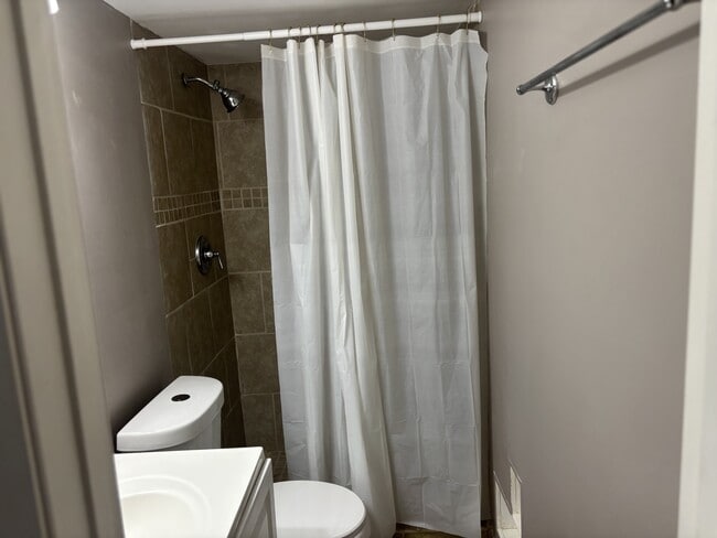 Building Photo - 1950 Paine Ave