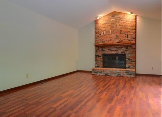 Building Photo - 2570 Cades Cove