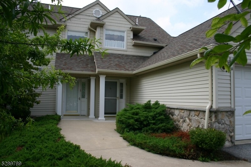 9 Beardslee Cir Unit 9, Hamburg, NJ 07419 Condo for Rent in Hamburg