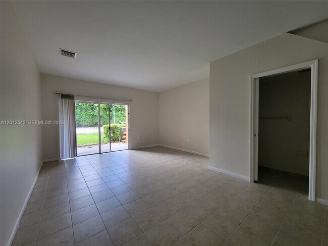 Foto del edificio - 17339 NW 7th Ave