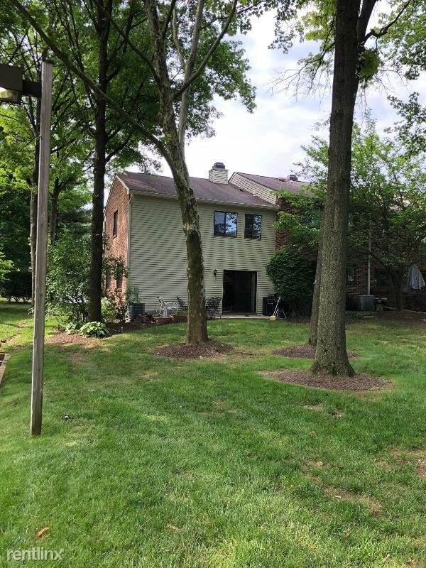 Building Photo - 3 br, 2.5 bath Townhome - 504 Hanover Ct