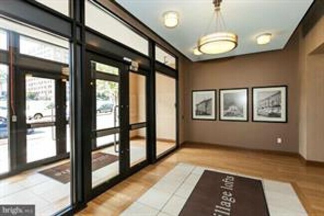 Foto del edificio - 2026/2027 Gorgeous Village Lofts 2bd plus ...