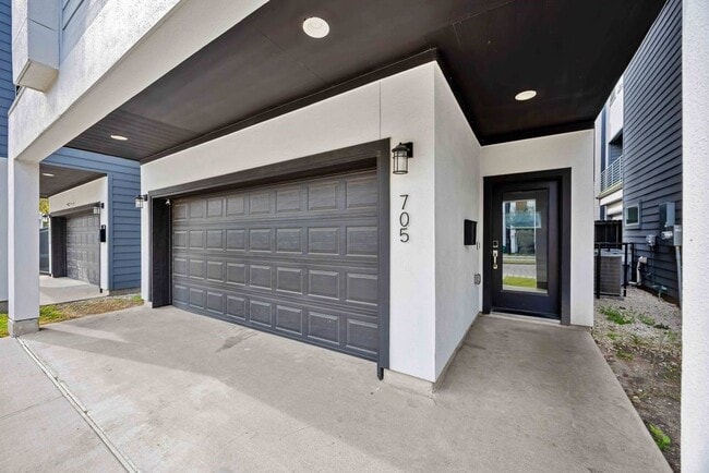 Building Photo - 705 Gregg St