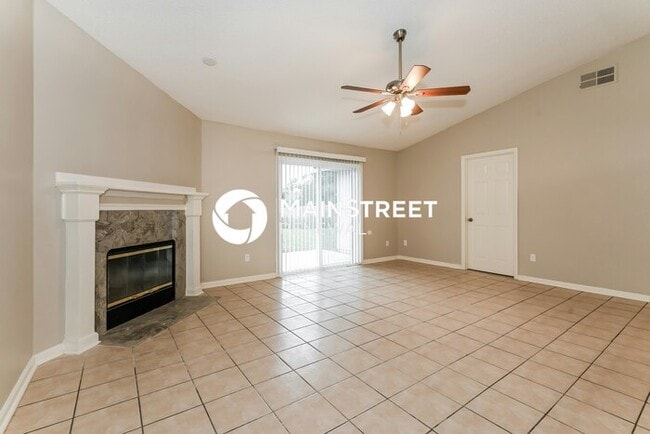 Building Photo - 4 Bedroom Pet-Friendly Home in JACKSONVILL...