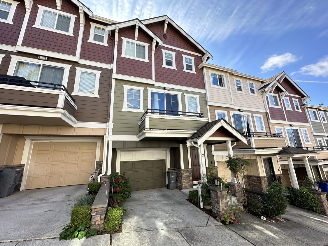 107 118th Ave SE, Bellevue, WA 98005 Townhome Rentals in Bellevue WA