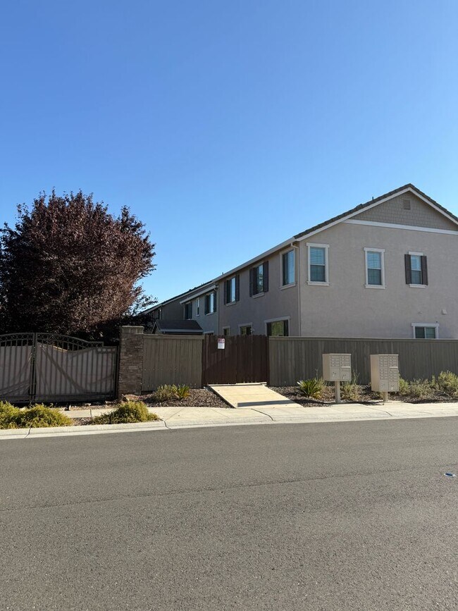 Foto del edificio - 3223 Le Bourget Ln