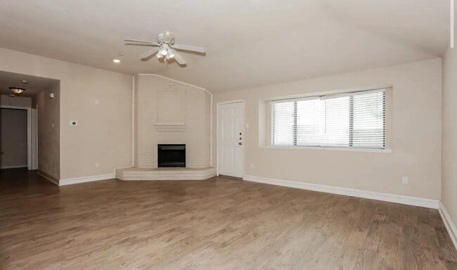 Building Photo - 853 Hedgepath Terrace