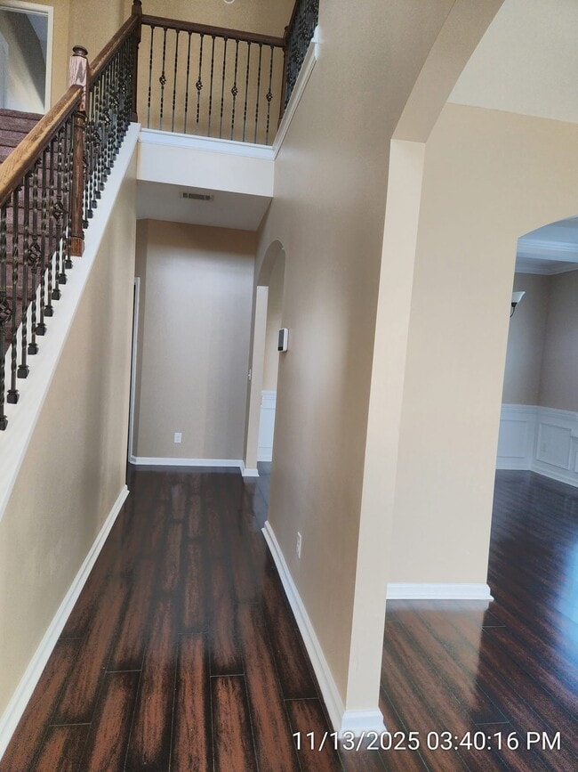 Building Photo - 641 Red Oak Ln