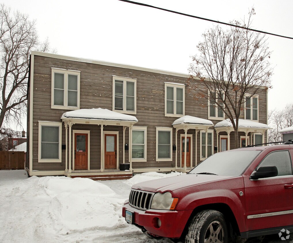 Building Photo - 658 4th St E
