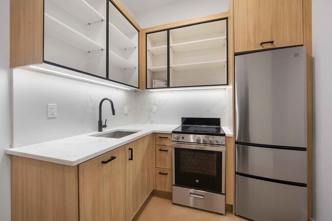 Foto del edificio - 321 E 17th St