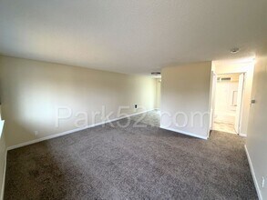 Building Photo - 1707 Garfield St S