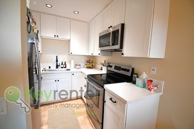 Foto del edificio - End-Unit Newly Remodeled Townhome in Clair...