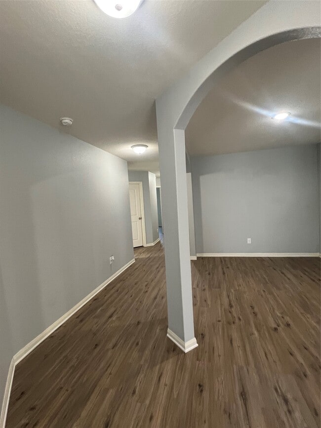 Building Photo - 5502 Rainbow Rd.