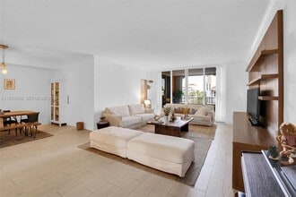 Building Photo - 735 Crandon Blvd