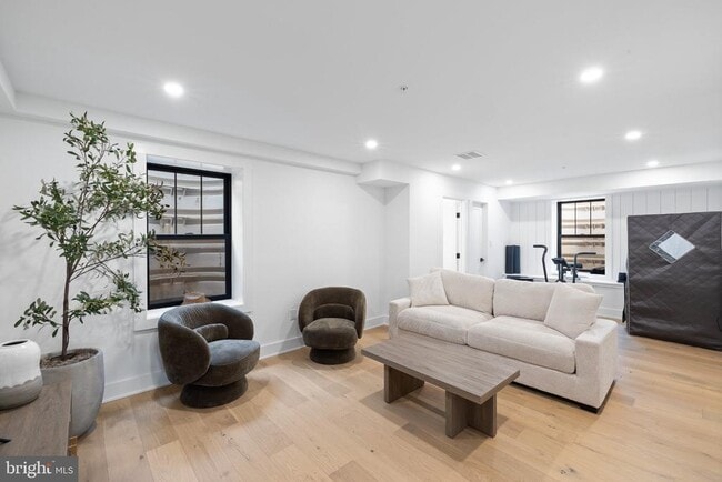 Foto del edificio - 985 Henry Ave