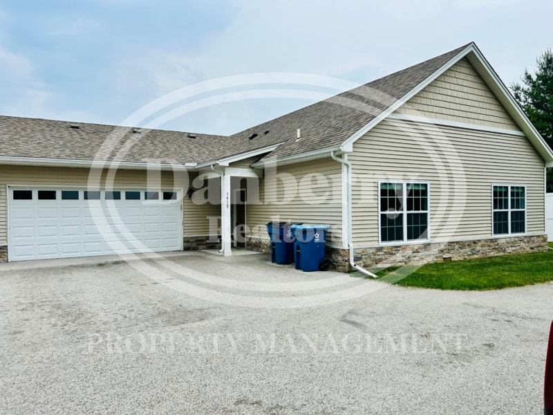 Primary Photo - 1429 River Park Ln