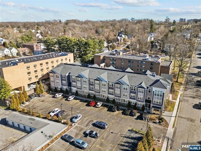 Foto del edificio - 313 Woodland Pl