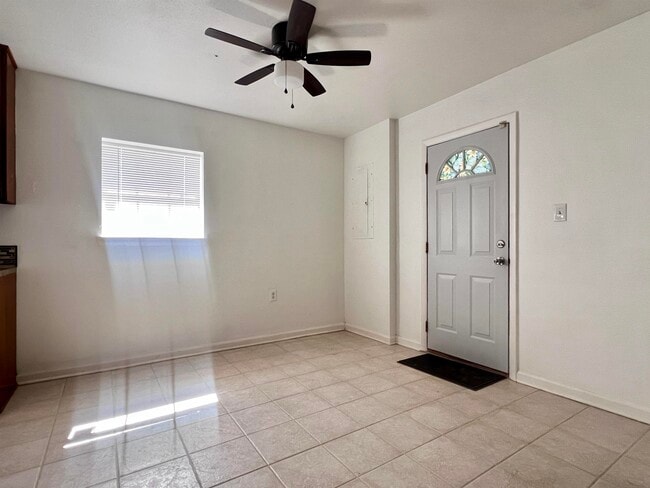 Building Photo - 809 Briandav St