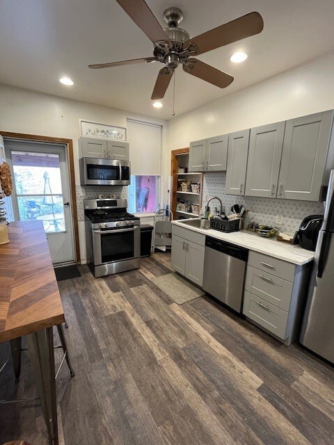 Building Photo - 185 1/2 Home St