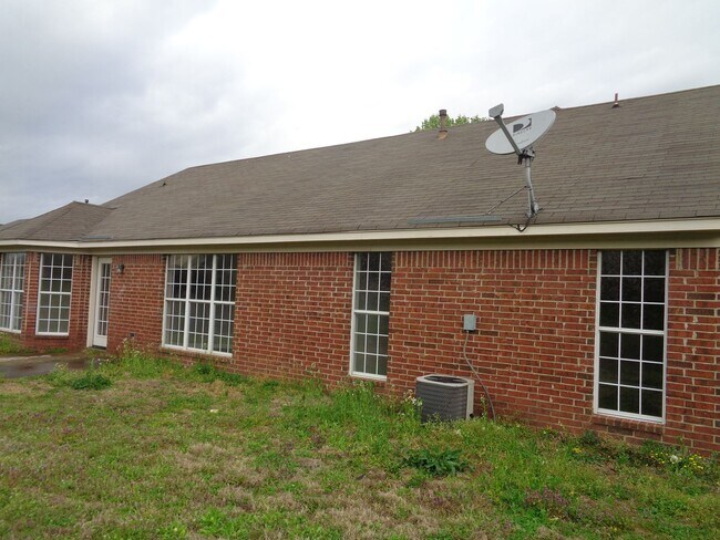 Building Photo - 1765 Madison Ave, Southaven MS