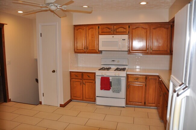 Foto del edificio - 836 S 131st St