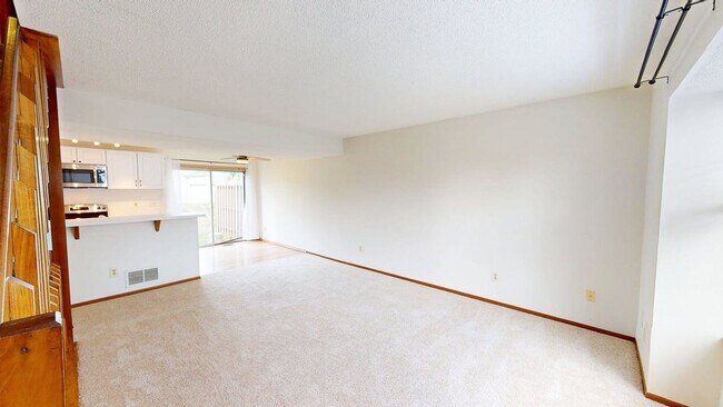 Foto del edificio - 5067 Stoneybrook Blvd