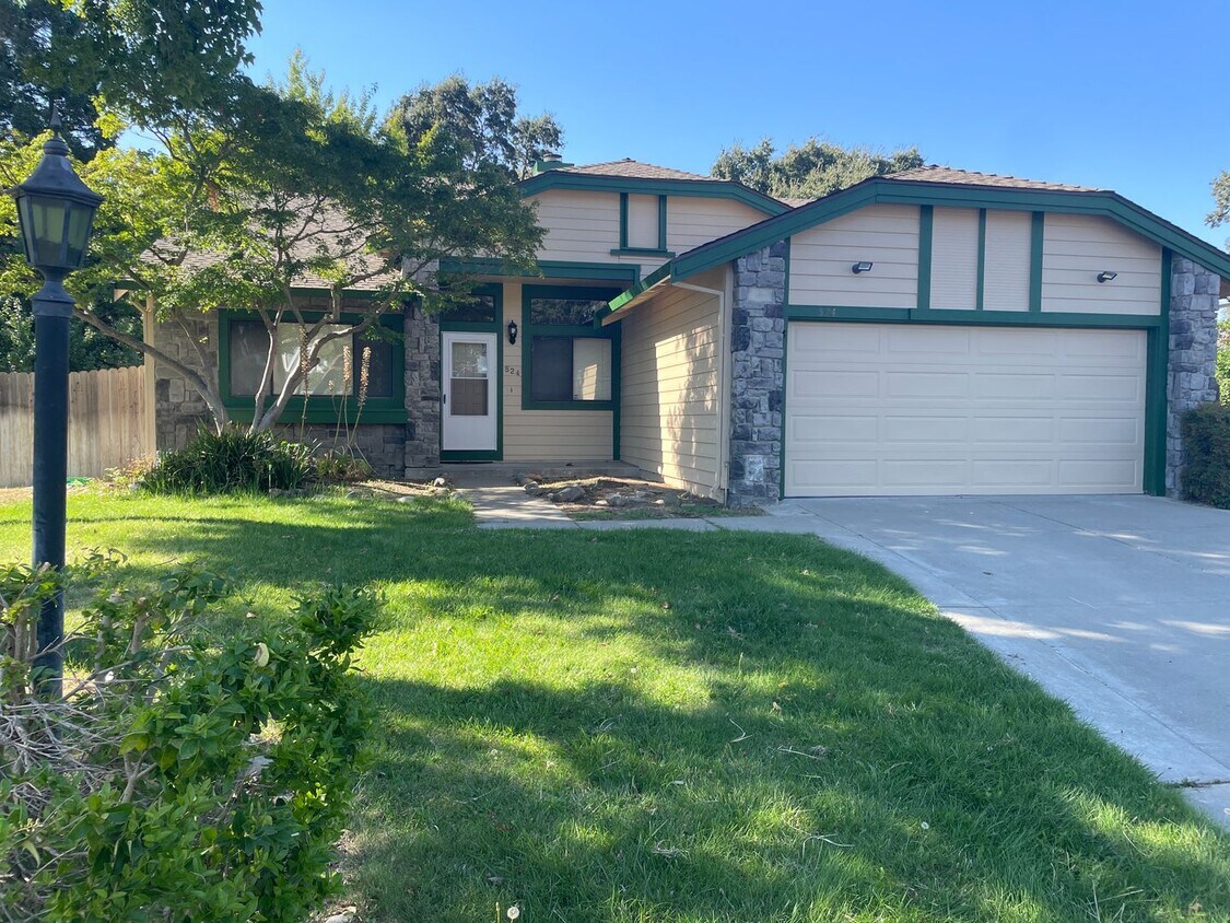 Primary Photo - A Cute Single Quiet Court Home!